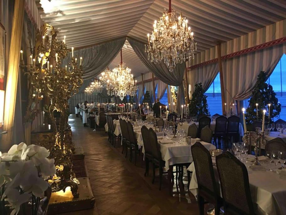 Grands Buffets Hebergement Chambre Нарбон Екстериор снимка