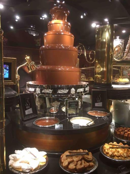 Grands Buffets Hebergement Chambre Нарбон Екстериор снимка