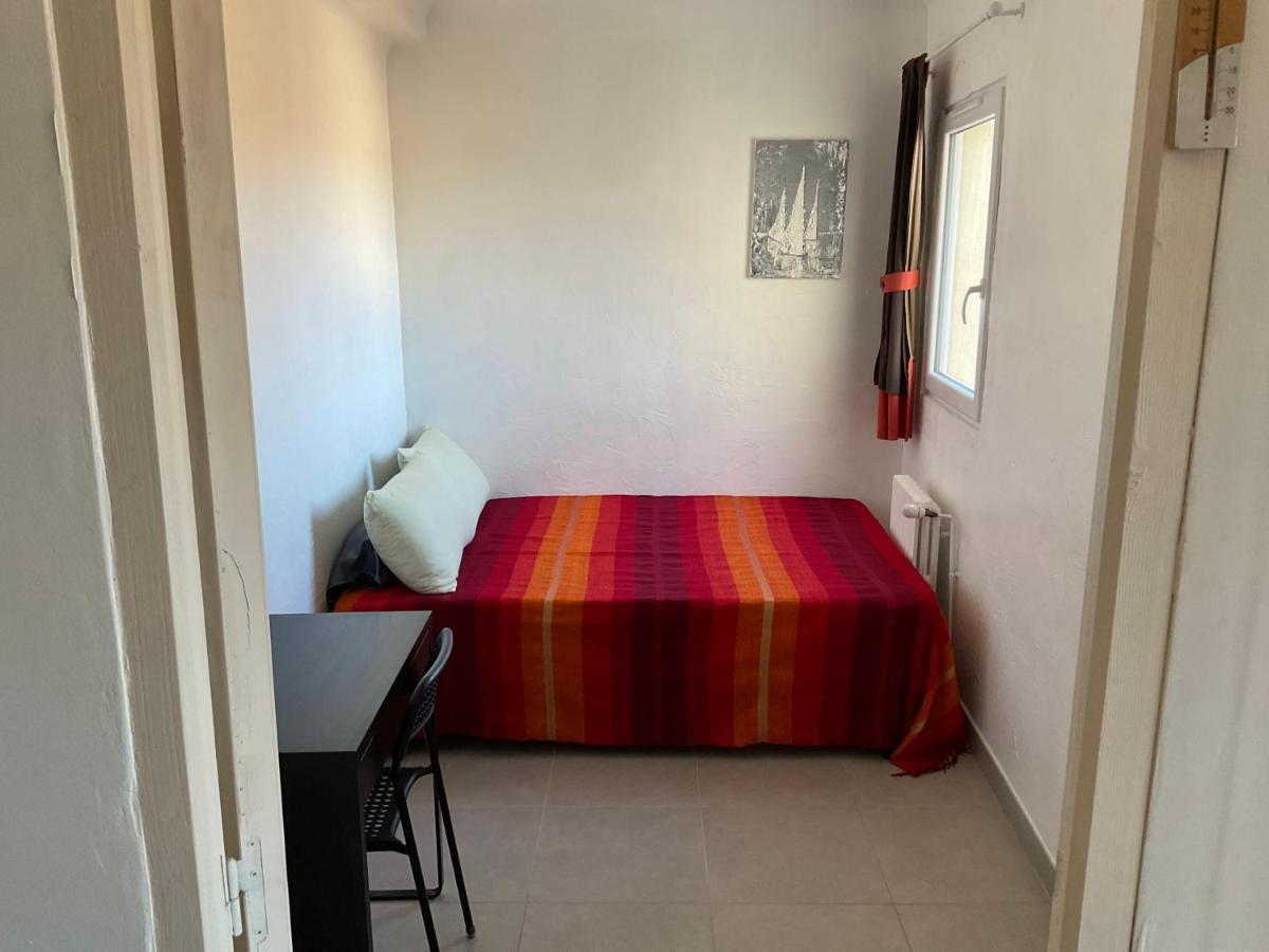 Grands Buffets Hebergement Chambre Нарбон Екстериор снимка