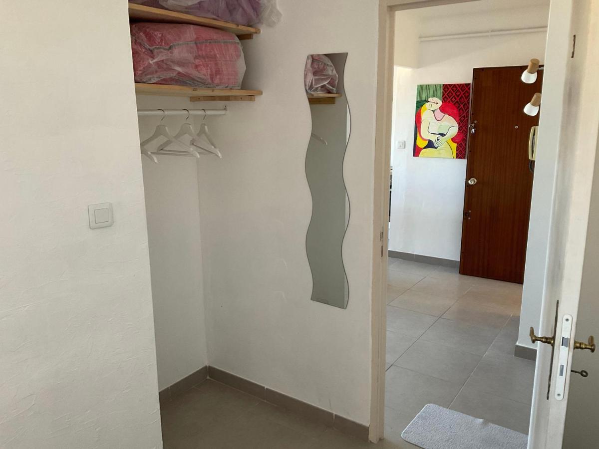 Grands Buffets Hebergement Chambre Нарбон Екстериор снимка